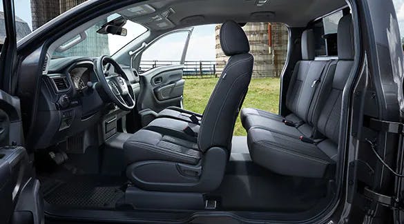 2023 Nissan Titan Interior & Connectivity 